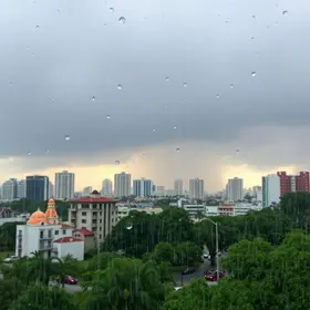 calor e pancadas isoladas de chuva
