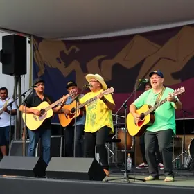 Grupo Fundo de Quintal